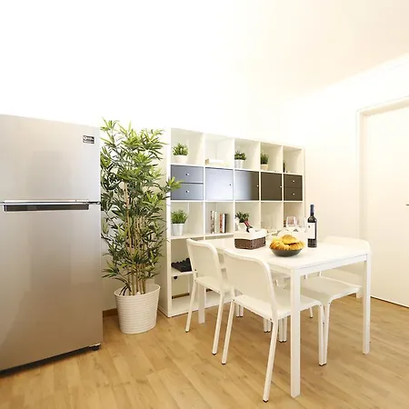 Feels Like Bright Apartament