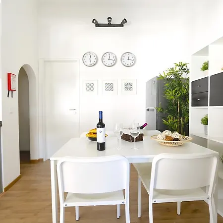 Feels Like Bright Apartament *